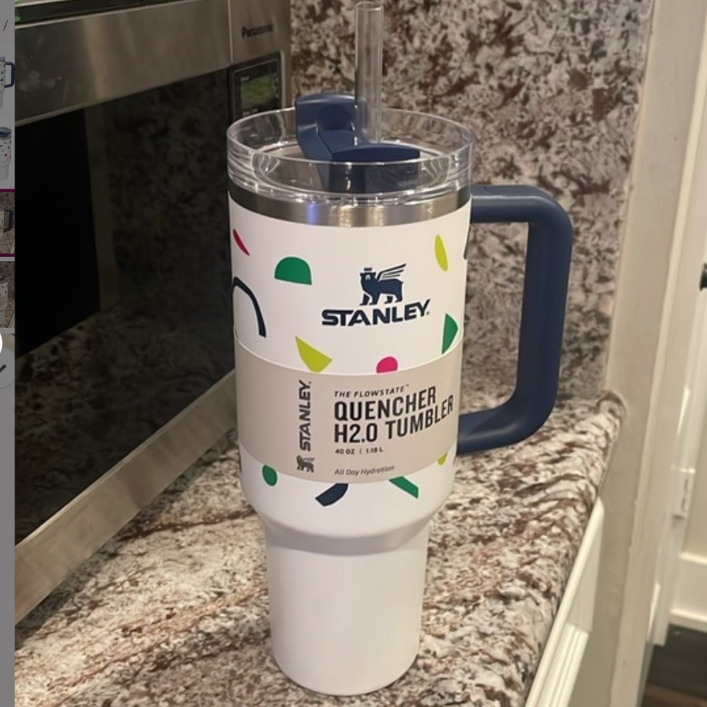 Stanley The Quencher H2.O Flowstate Tumbler 40 oz in Abstract Geos NWT